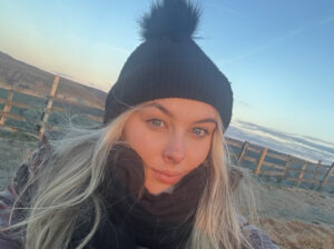 FROM DEGREE TO APPRENTICESHIP: CHLOE’S CAREER CHANGE Young female apprentice pictured by coast